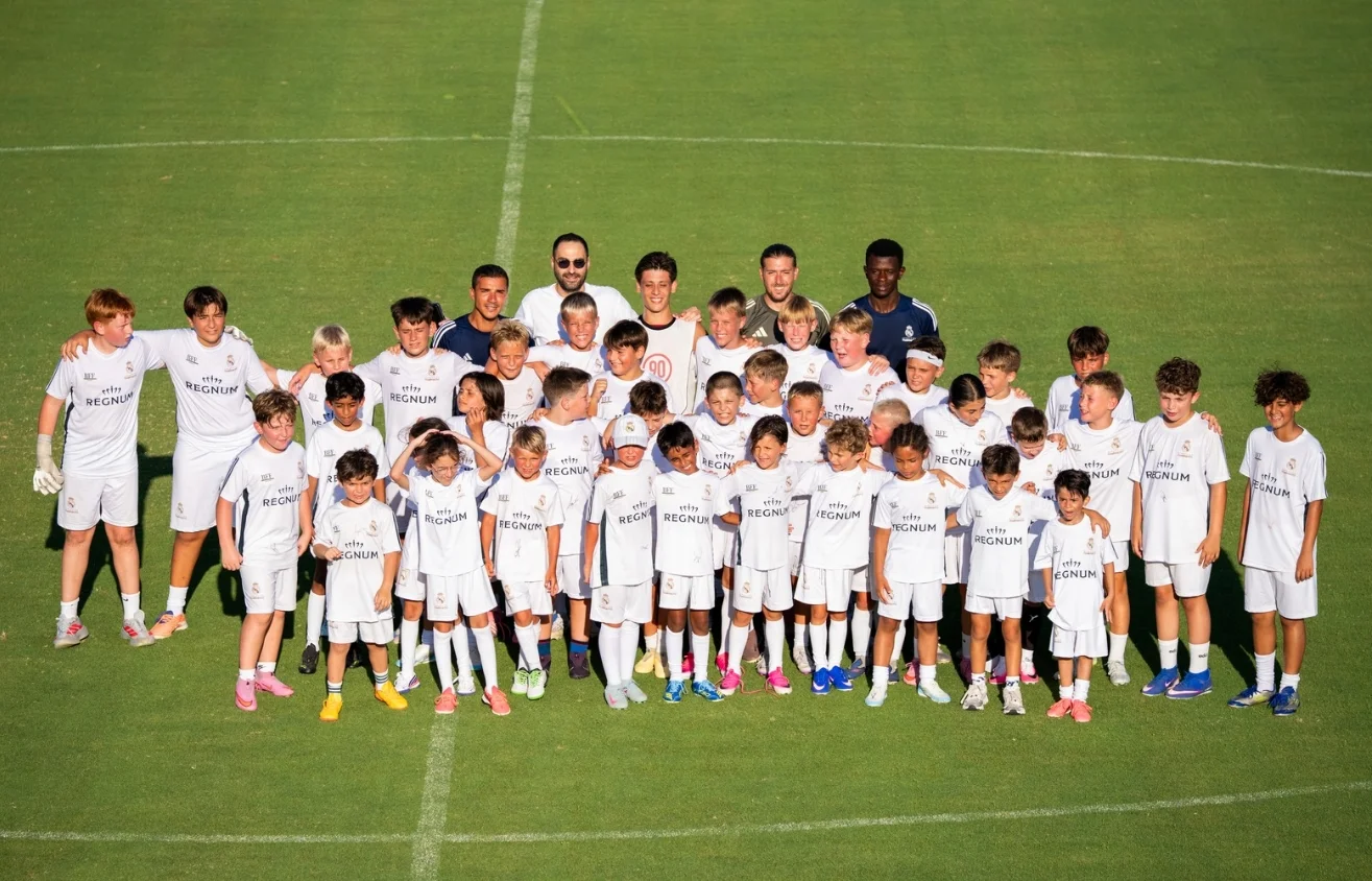 Milli Yıldız Arda Güler, Real Madrid Foundation Football Clinic ile Regnum The Crown’da genç futbolcularla bir araya geldi