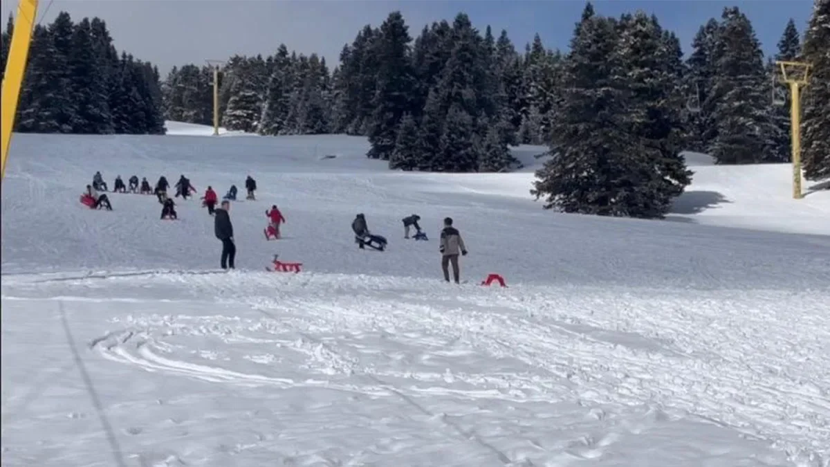 Beyaz cennet Uludağ'da kar var, tatilci yok