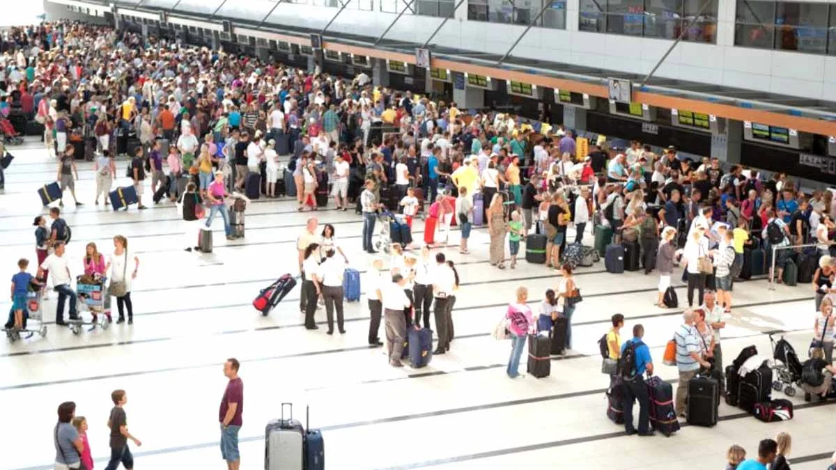 Antalya’da yeni doğmuş bebeği havalimanındaki klozete bırakıp kaçmaya çalıştılar