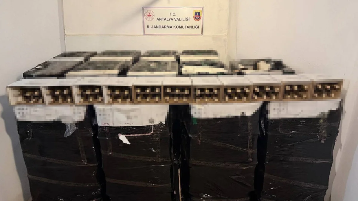 Antalya’da bir otele ait depoda 13 bin litre kaçak ve sahte içki ele geçirildi