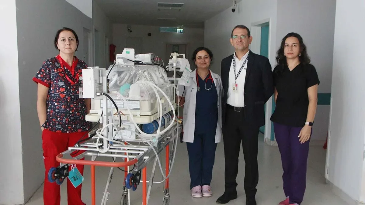 Tatile gelen İngiliz ailenin erken doğan bebeği, Muğla'da hayata tutundu