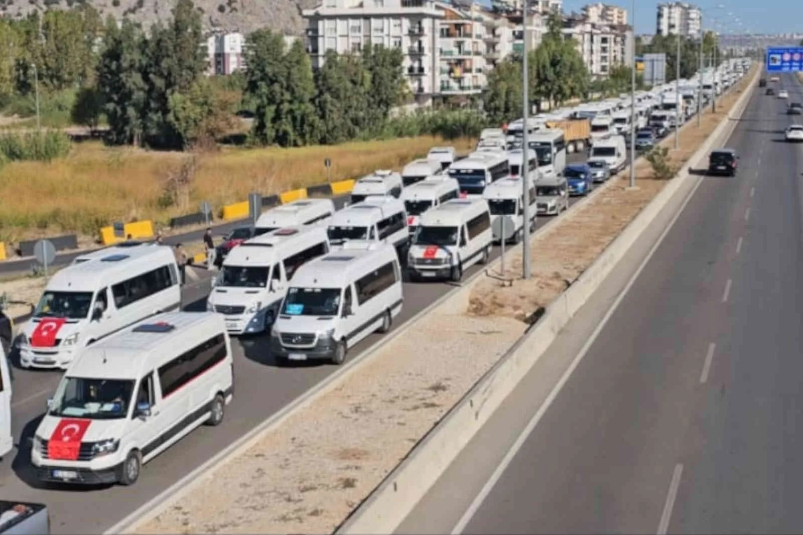Antalya’da C plaka kararı, 2 bin aracın katıldığı konvoyla kutlandı