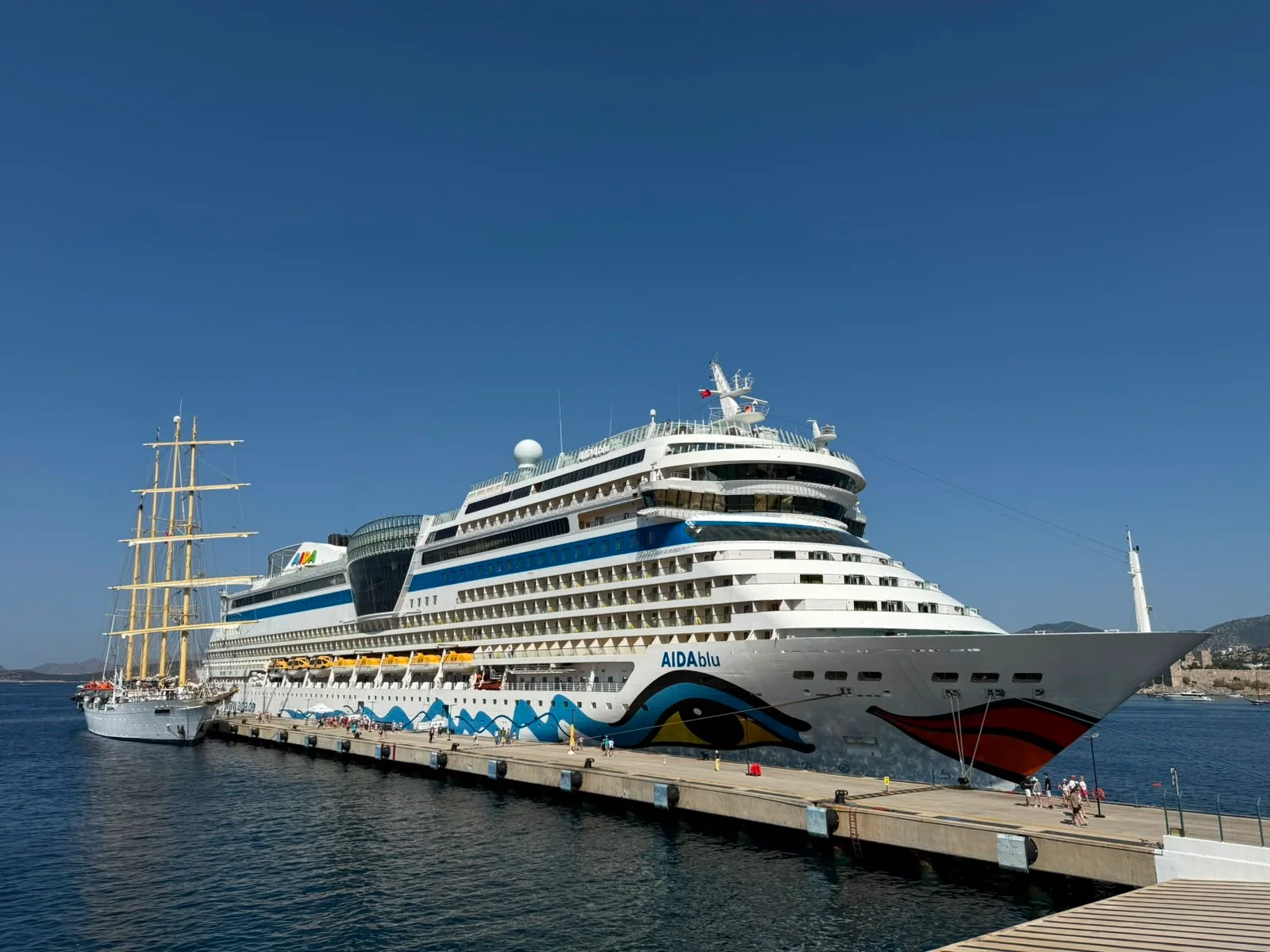 Bodrum'a 3 gemiyle 2 bin 761 turist geldi