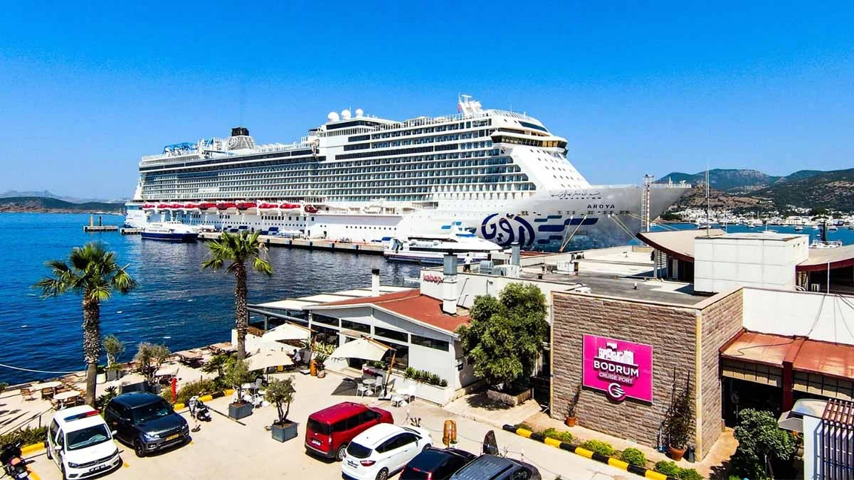 Malta bayraklı kruvaziyer Bodrum'a ilk seferini yaptı: 1,646 turist getirdi