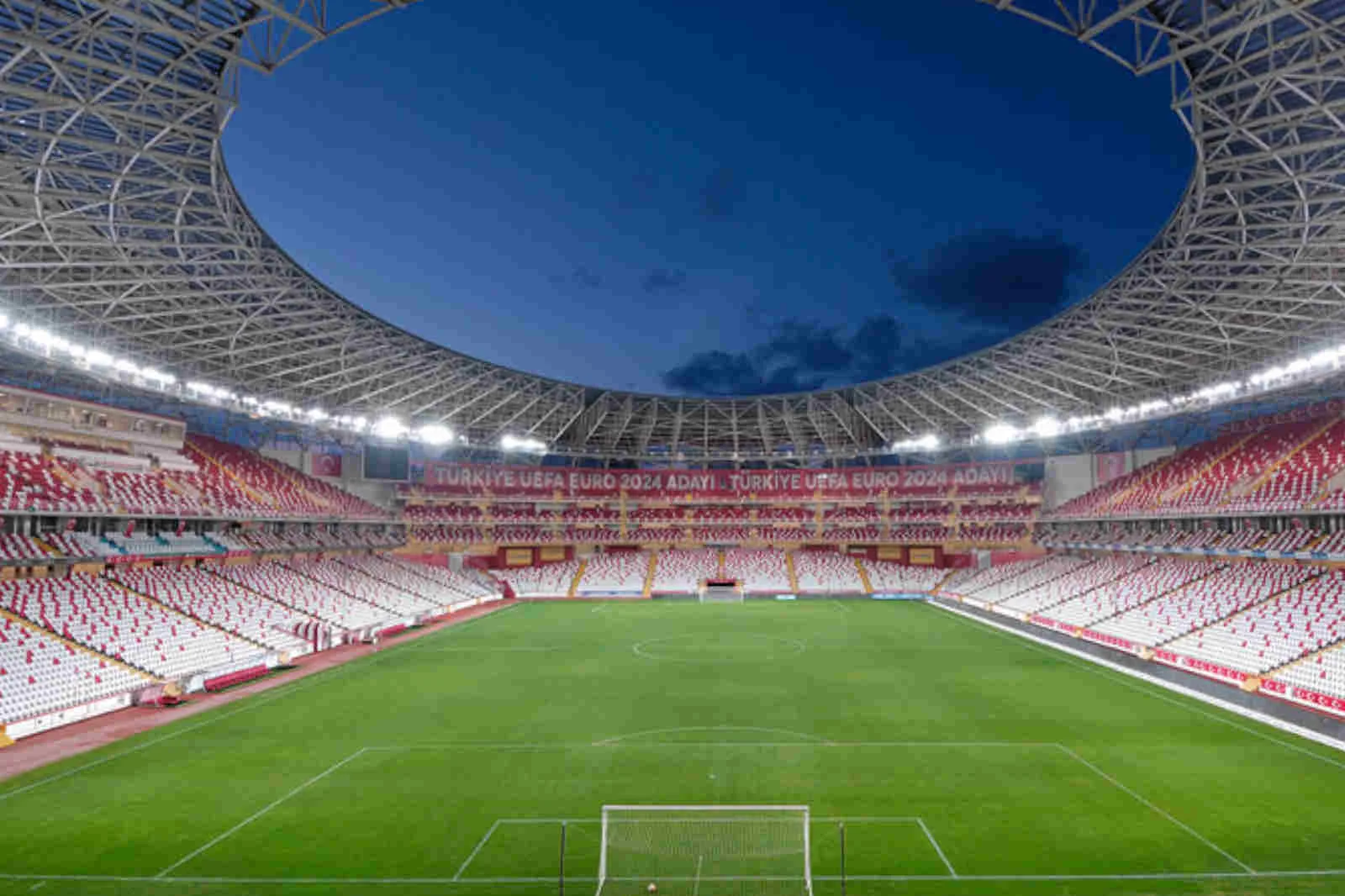 Corendon’un desteği ile Antalya’daki Hull City maçı futbolseverlere ücretsiz