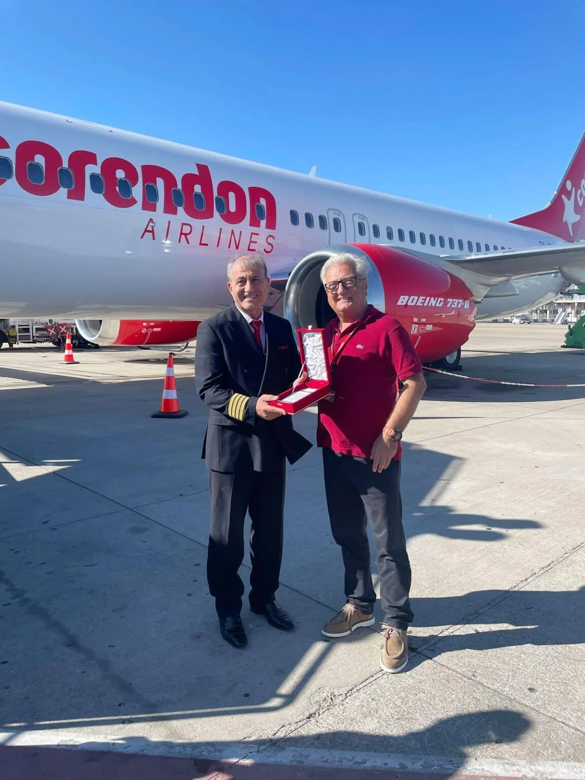 Corendon Airlines’ın emektar kaptanı Zeki Bıyık emekli oldu