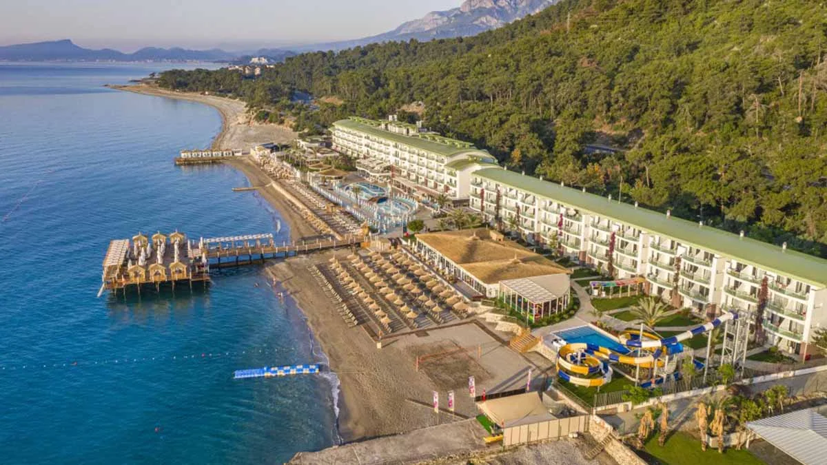 Corendon Playa Kemer ve Grand Park Lara, enerjisini güneşten alacak