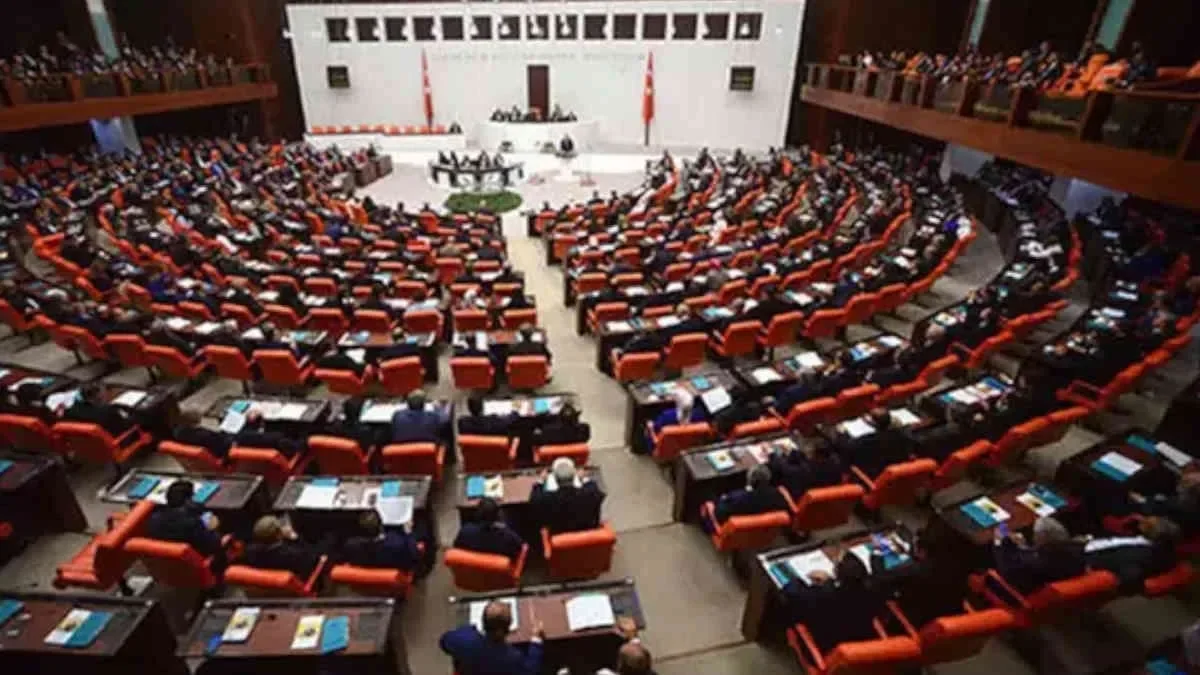 Doğum izni ve sosyal medyaya 15 yaş düzenlemesi TBMM'de kabul edildi