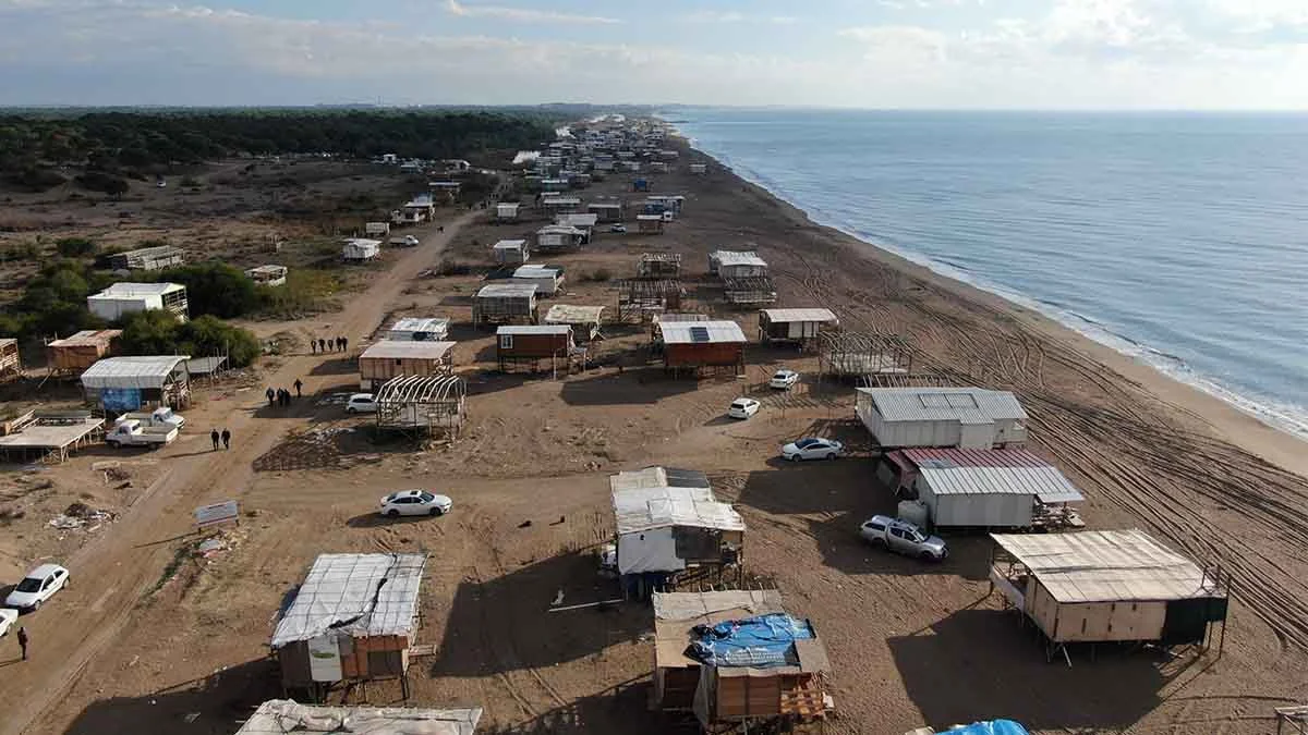 Antalya’daki çardaklar yine yıkılamadı, ekiplerle çardak sakinleri arasında gerginlik çıktı