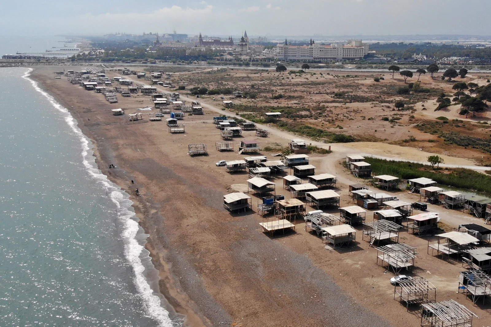 Antalya’daki 5 yıldızlı otellere komşu çardaklar kaldırılacak