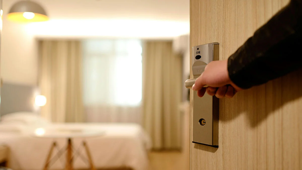 Antalya’da tatil yapan Rus turist otel odasında ölü bulundu