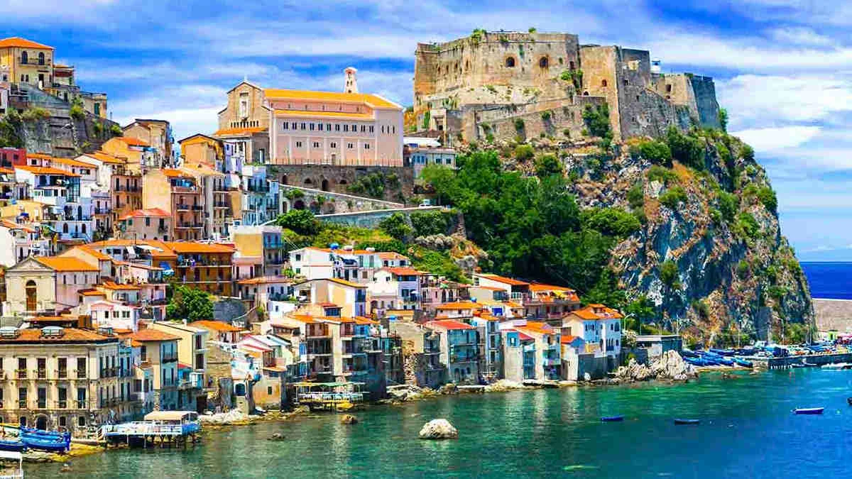 Ünlü turizm merkezinde 60’tan fazla turist yemekten zehirlendi