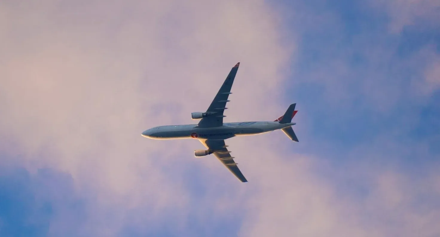 Pilot gibi davranarak yıllarca bedava yolculuk yaptı