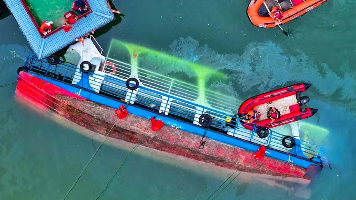 Turistleri taşıyan 4 tekne alabora oldu: 10 ölü