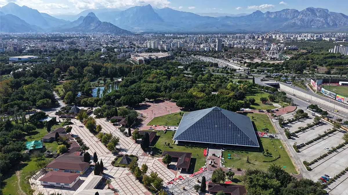 Antalya, doğanın Oscar'ı olan Yeşil Bayrak ödülüne layık görüldü