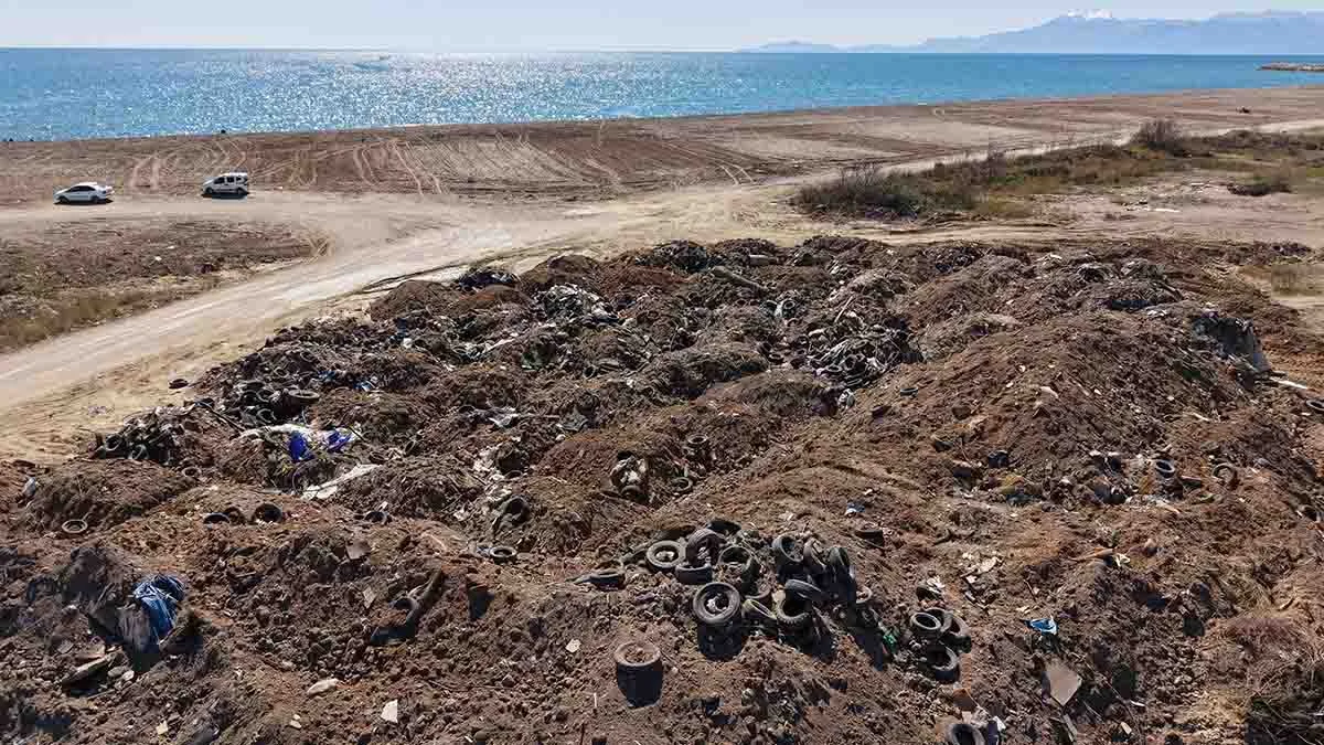 Antalya’nın Kumköy sahilindeki lağım çukurları için cezasız kalmasın çağrısı