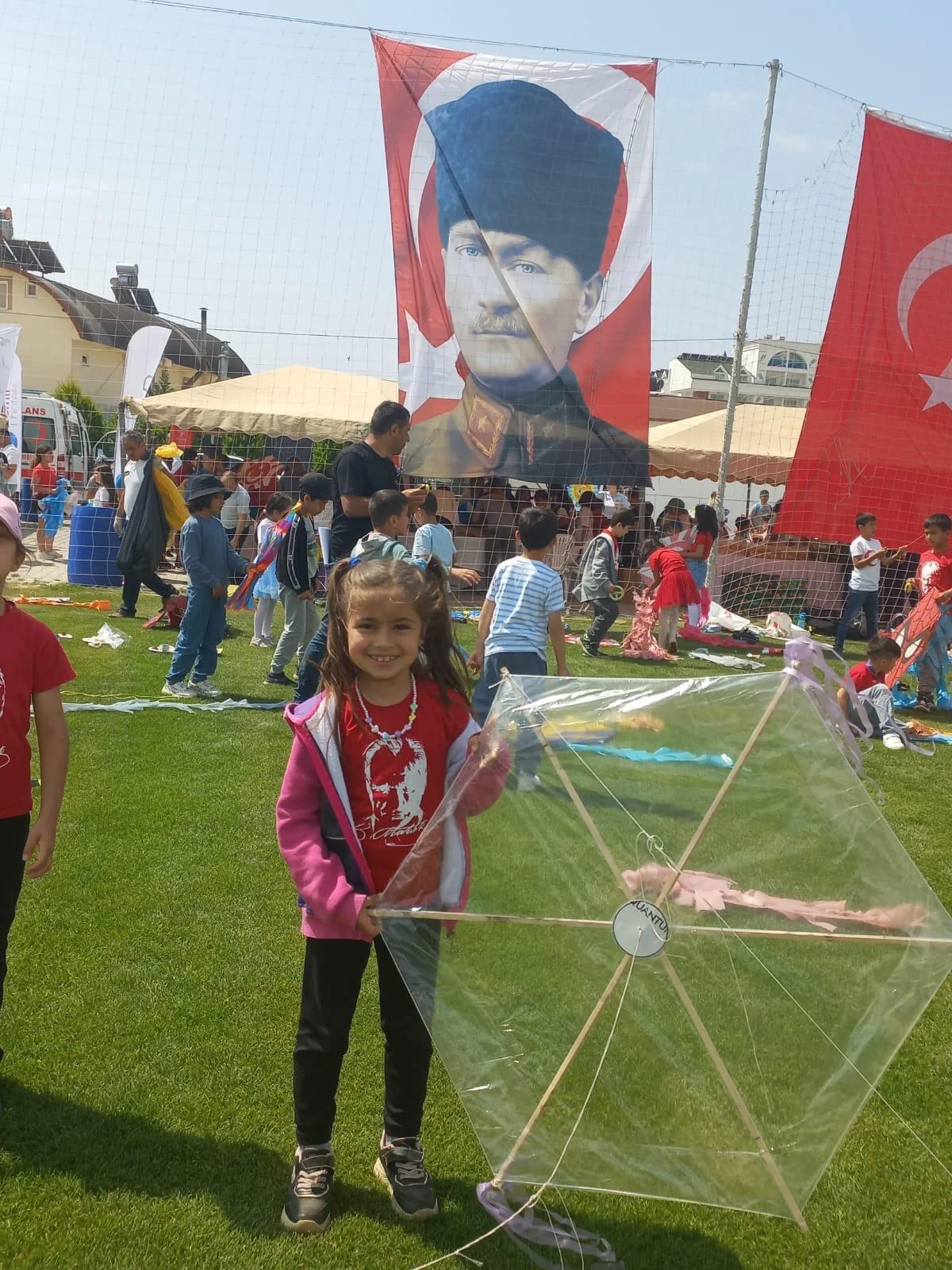 Emir Hotels, Uçurtma Festivali'nde 2 bin öğrenci ağırladı