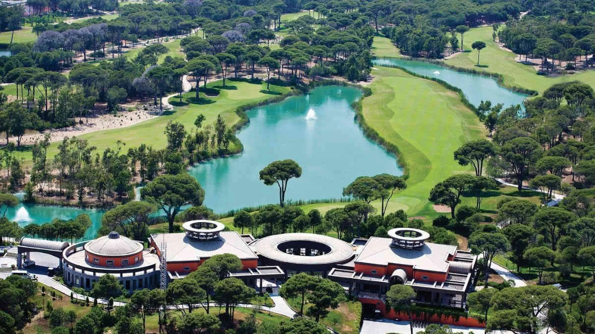 Belek, 10 golf kulübü ve 18 golf sahası ile dünya golfünün devlerine kafa tutuyor