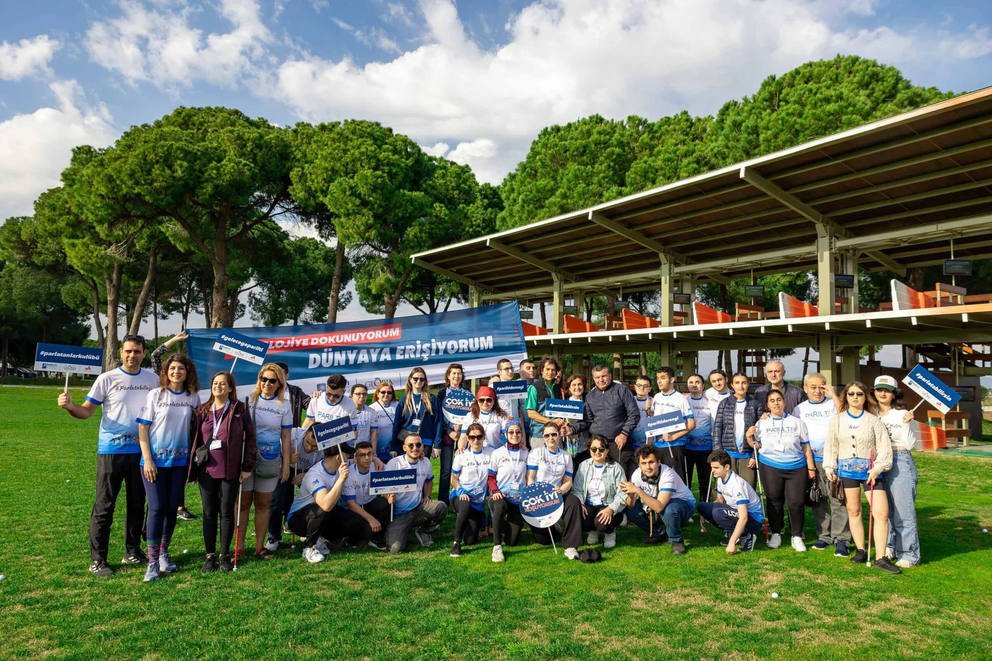 Gloria Hotels & Resorts Runtalya’da Parıltı Derneği için koştu