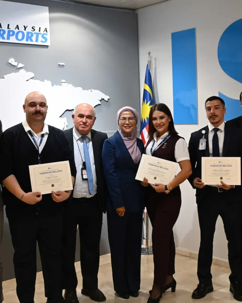 Sahiba Gökçen Havalimanı’nda, Terminal memurları boğulmak üzere olan bebeğin hayatını kurtardı