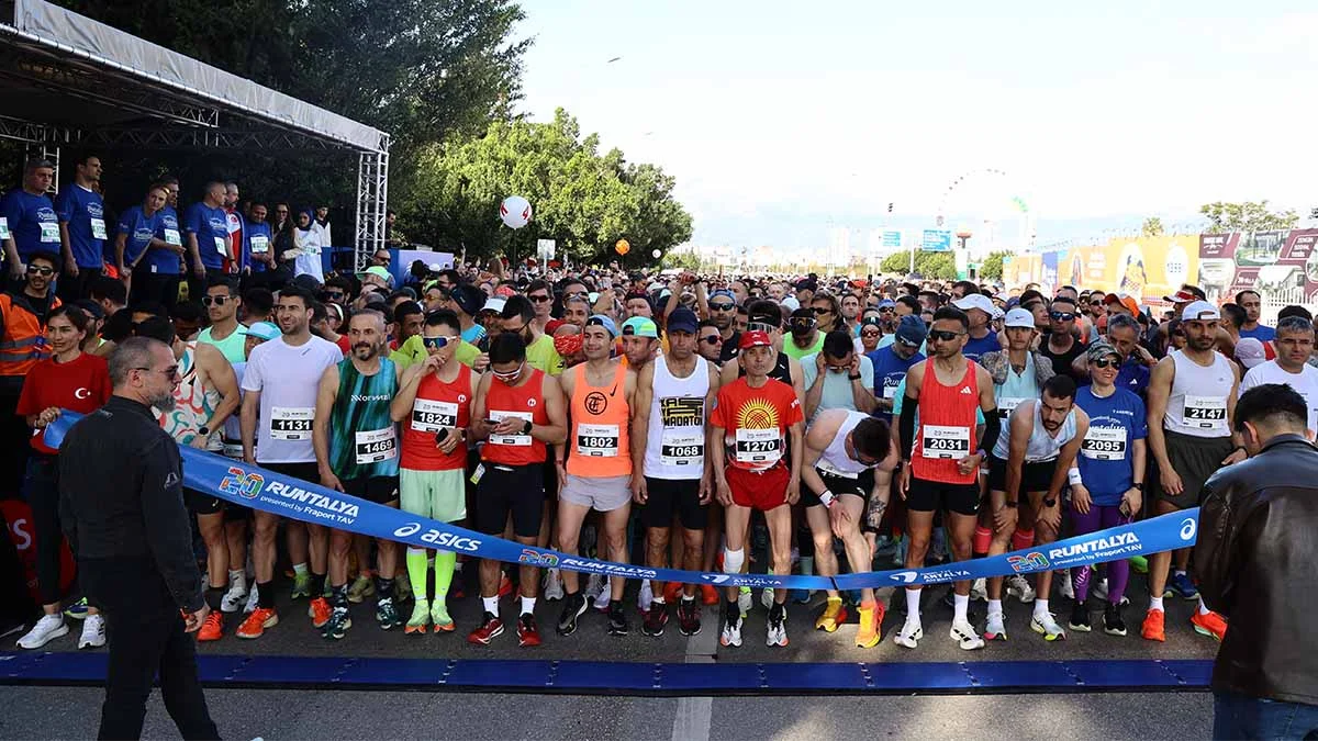 Runtalya’da 68 ülkeden 1800'ü yabancı, 10 bin sporcu koştu