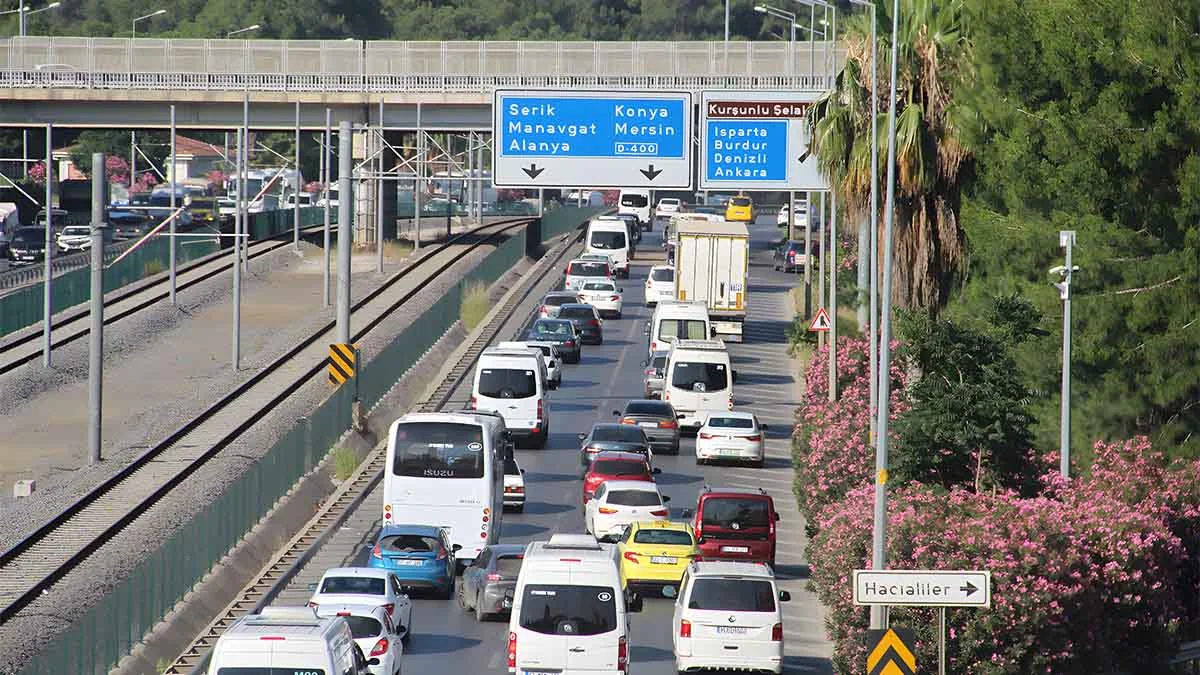 Turizmin başkentinde motorlu taşıt sayısı 1.5 milyon oldu