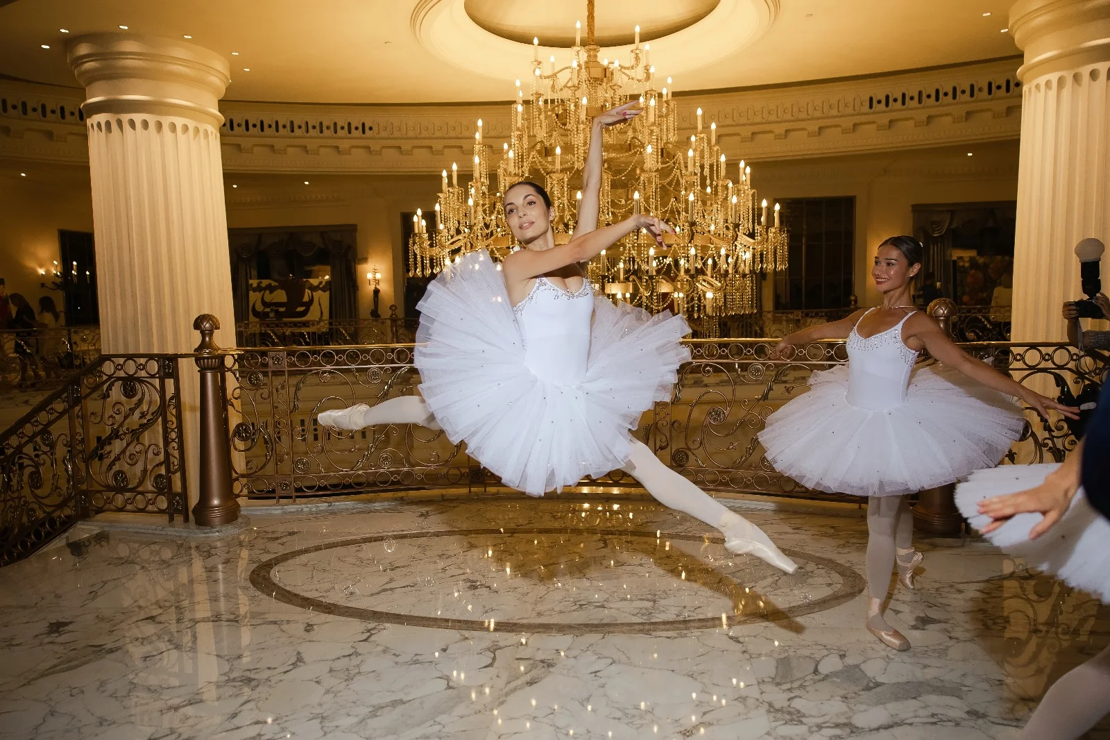 Dreams of Spring sanat gösterisi Mayıs sonuna kadar Al Habtoor Palace Dubai'de