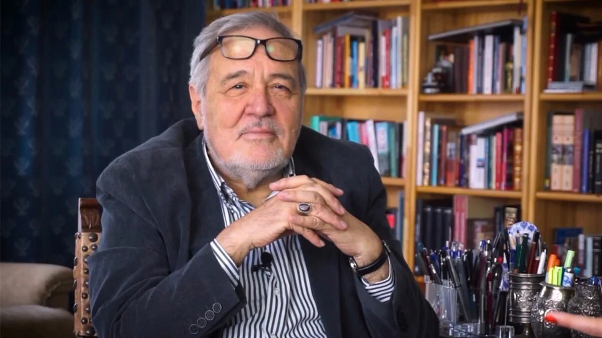 İlber Ortaylı: “Kıyılara otel yapılmasına engel olun”