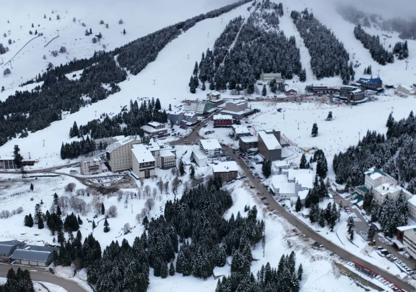Yıkılıp yeniden yapılması gereken oteller, siyasi boşluktan yararlanıp 50 yıl süre kazandı