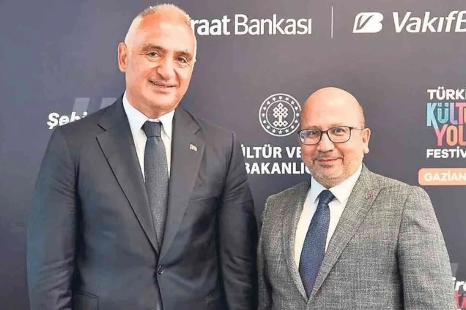 Bakan Ersoy: “Ege Turizm Merkezi Projesi'ni Tunç Soyer sabote etti”
