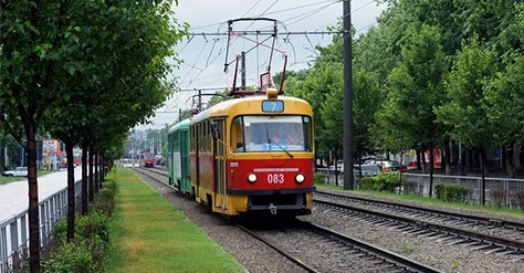 Tramvay kiralayan vatandaş yolcuları bedava gezdirdi