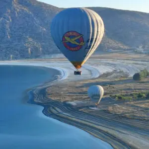 Salda Gölü’nde sıcak hava balonu uçuşları başladı