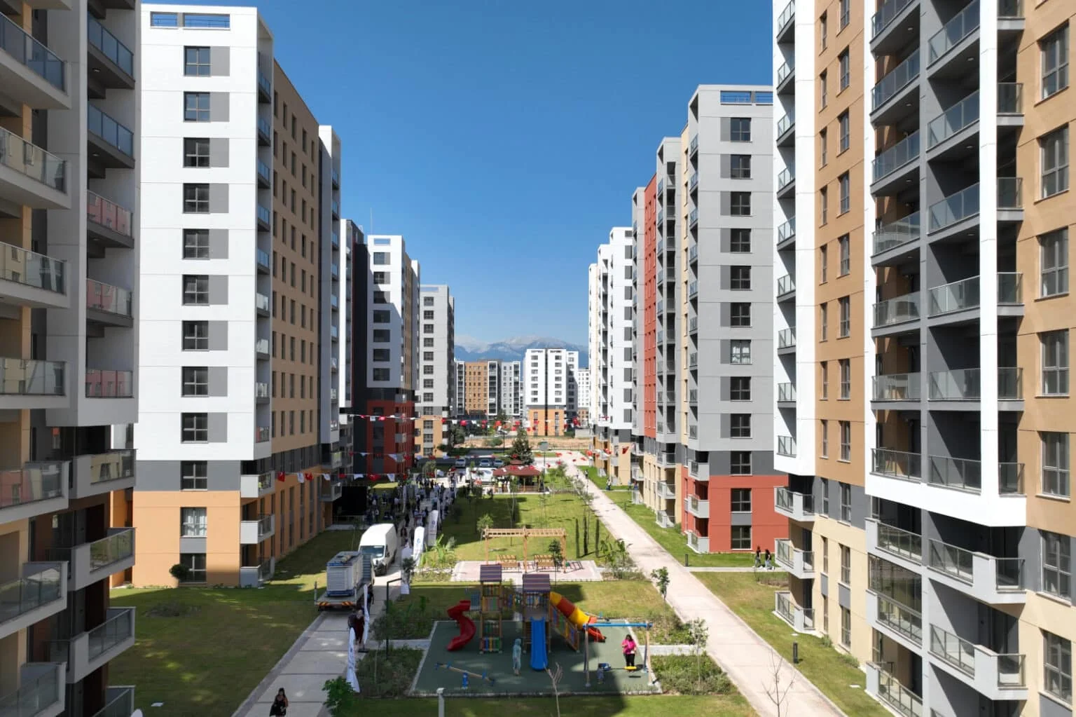 Ekim ayında Türkiye genelinde yabancılara 2 bin 500 konut satıldı, Antalya zirvede