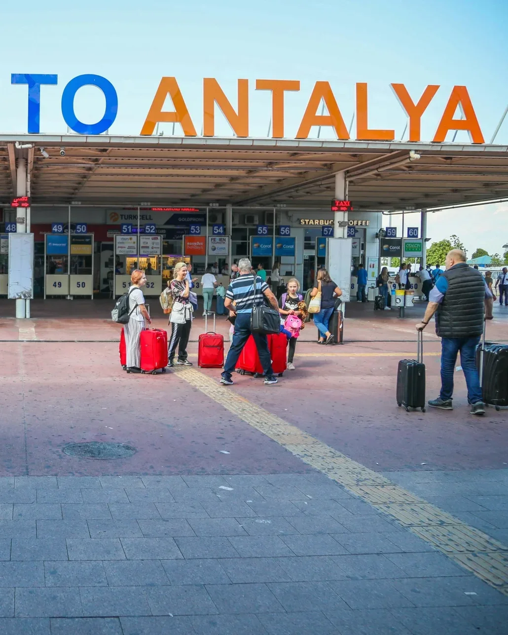 Antalya'ya 6 ayda hava yoluyla 5,5 milyon turist geldi