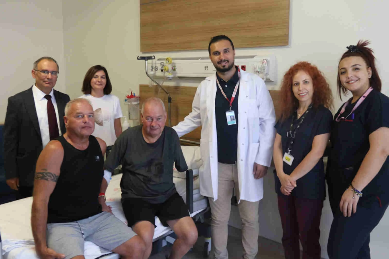 İngiliz hasta, 20 yıldır çektiği ağrıyı Türkiye’de dindirdi