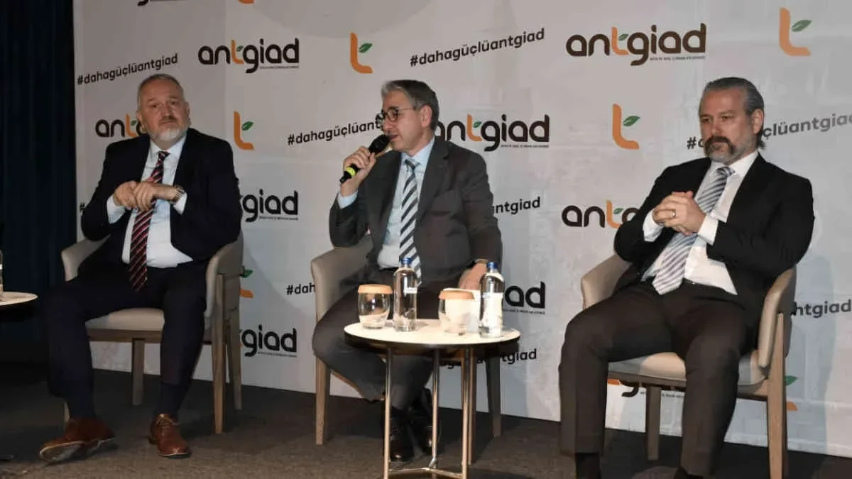 Hakan Saatçioğlu: “İstihdamı korumak için ya 12 ay turizm yapacağız ya da 4 ay işsizlik maaşı vereceğiz”  