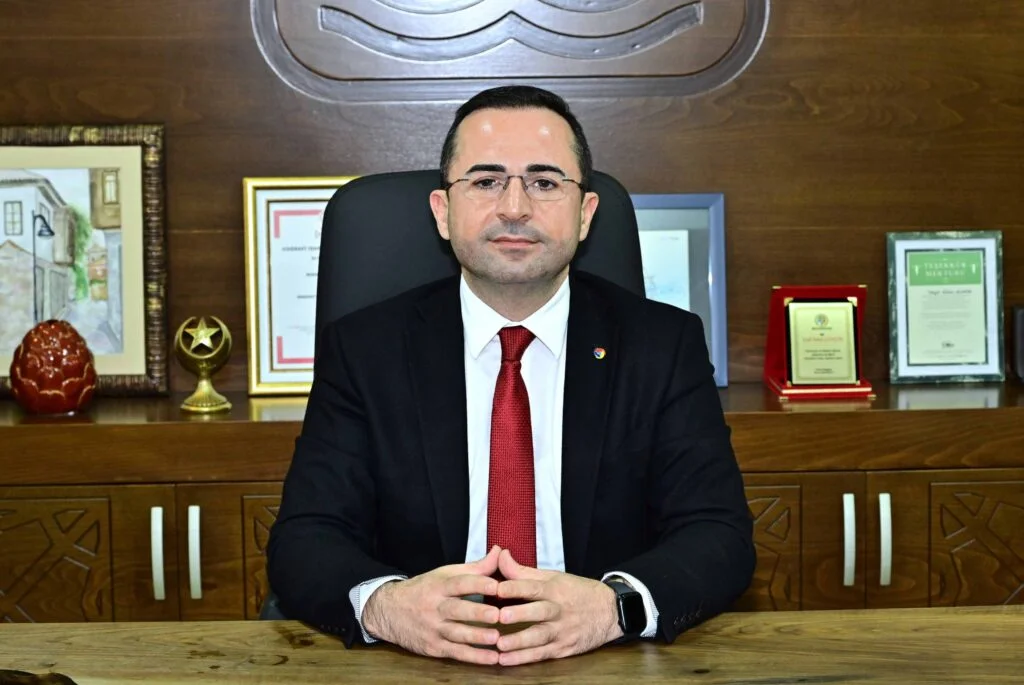 Personel sorununu yabancılarla çözmek isteyen turizmciler çalışma izninde sorun yaşıyor