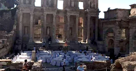 Efes’teki tartışmada yeni boyut: “Taban orijinal değil, tarih zarar görmedi”