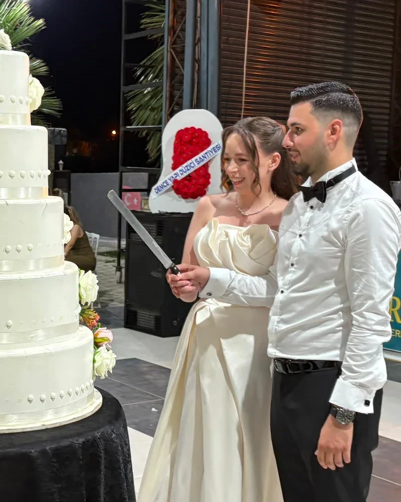 Antalya’da baklava ikram ettiği Polonyalı turistle dünya evine girdi