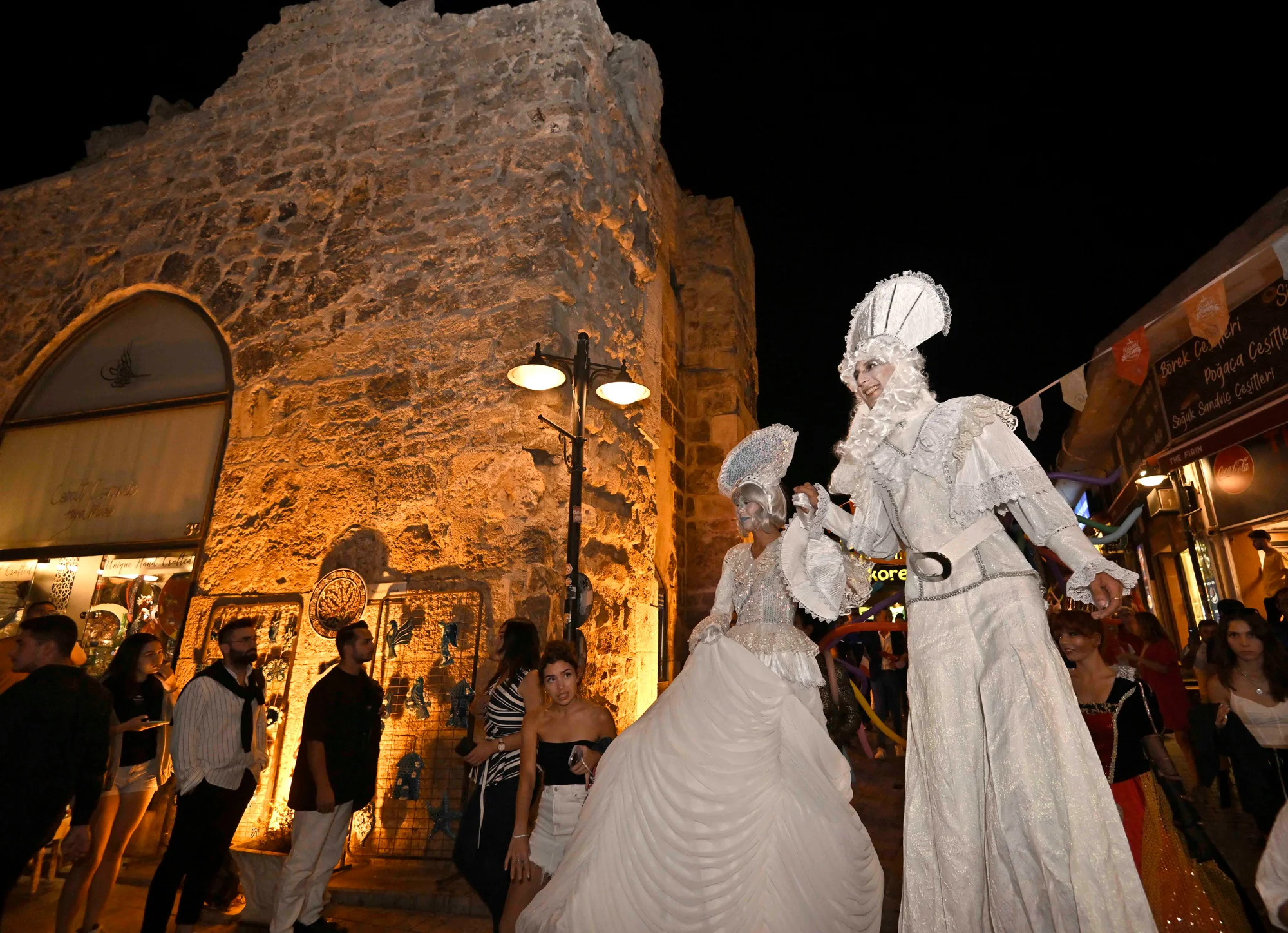Tarihi Kaleiçi sokakları festivalle renklendi