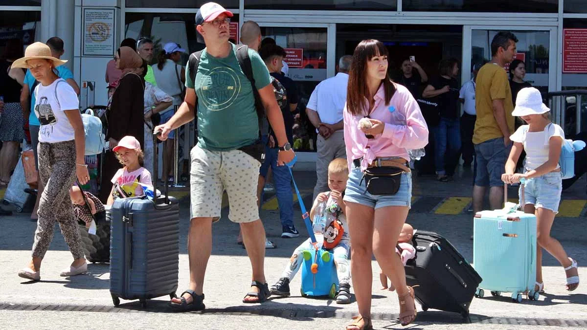 Kemer, 350 bin İngiliz turist bekliyor