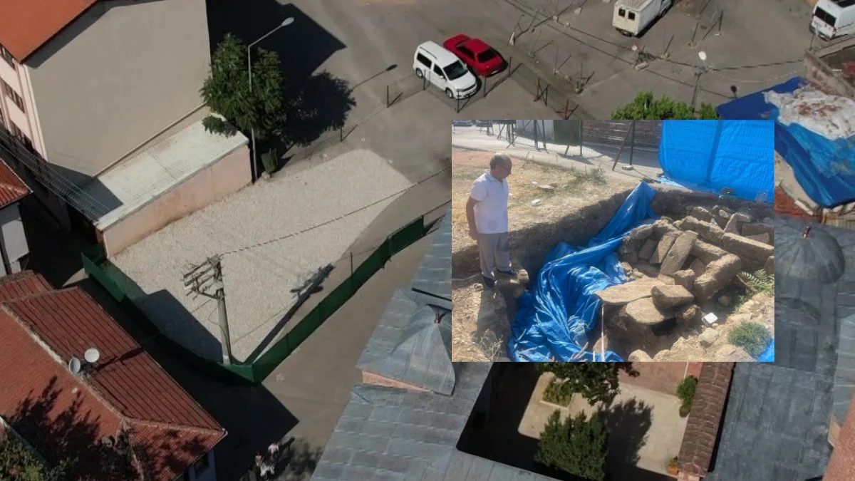 Tarihi mezarın üzeri çakıl taşlarıyla kapatılıp otopark görünümü verildi