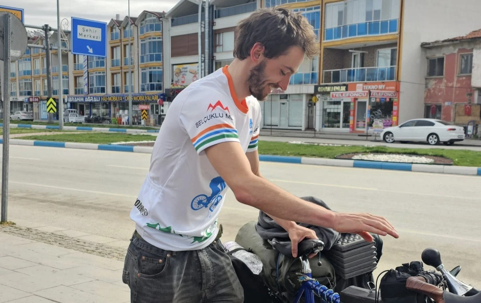 Bisikletiyle dünya turuna çıkan İngiliz, Beyşehir’de mola verdi