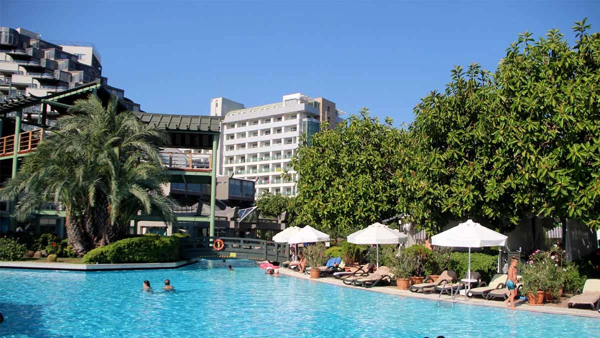 Öğrenciler, otellerde hem ders çalışacak hem tatil yapacak