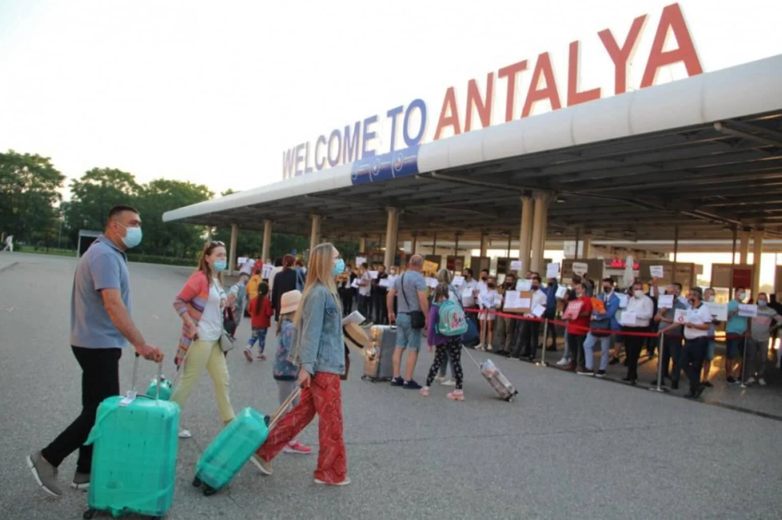 Turizmde rekorların kırıldığı Antalya'ya o ülkeler 1'er kişi gönderdi