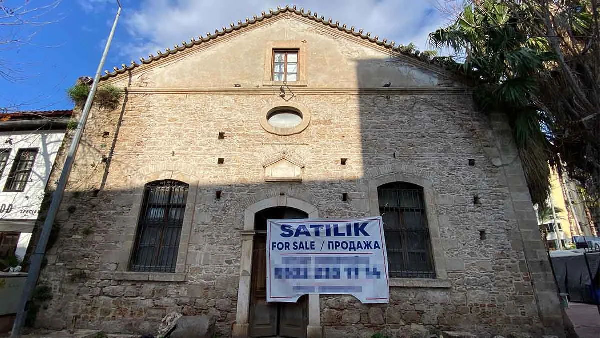 Antalya'da anıtsal yapıyı 2,5 milyon dolara satışa çıkardılar