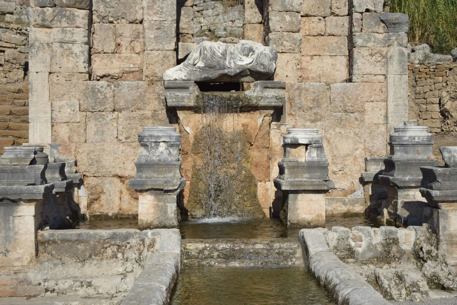 Antalya’nın ünlü antik kentindeki çeşmeden 1800 yıl sonra su akmaya başladı