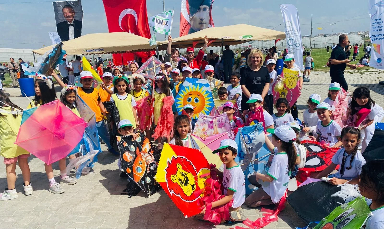 Emir Hotels, Uçurtma Festivali'nde 2 bin öğrenci ağırladı