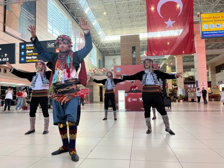 Fraport TAV Antalya Havalimanı’nda 100. Yıl coşkusu
