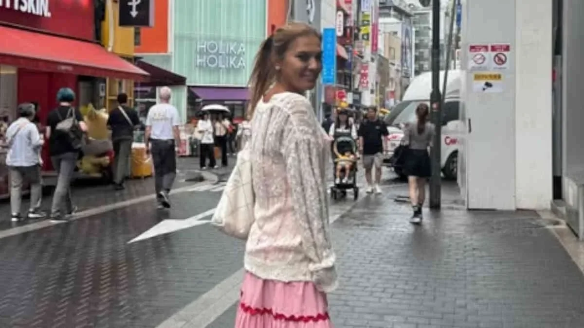 Ünlü şarkıcı Demet Akalın, Güney Kore tatilinde isyan etti: “Çöp kutusu yok”